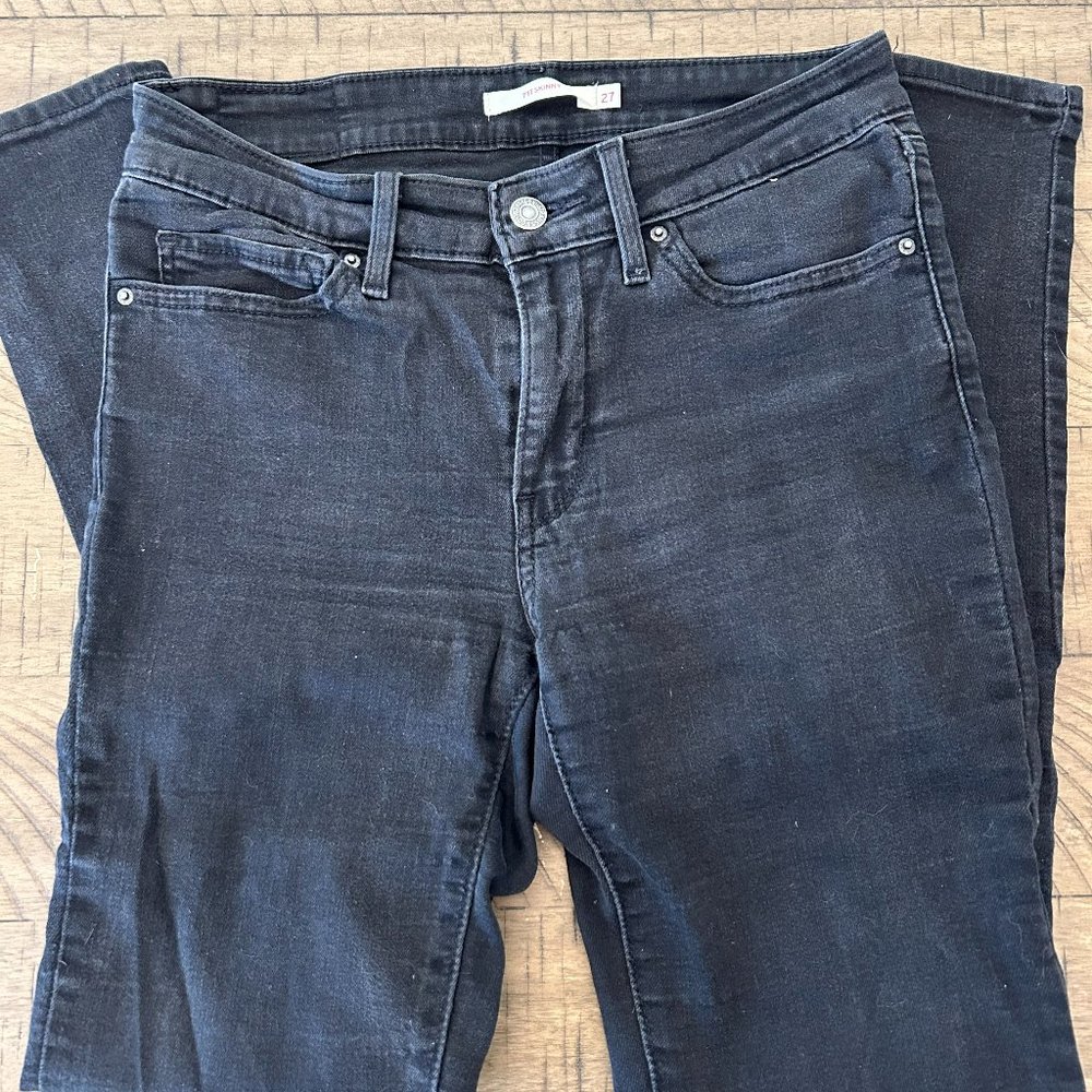 Black Levi Strauss jeans. Size 27/4.